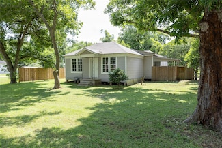1314 Rampart St, Columbus, TX 78934
