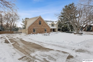 9826 Harney Pkwy N, Omaha, NE 68114