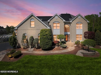2 Shore Oaks Dr, Farmingdale, NJ 07727