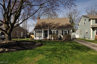 596 Lake Forest Dr, Bay Village, OH 44140