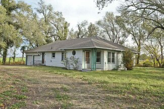 906 N Broadway Rd, Belle Plaine, KS 67013