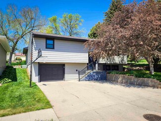 917 8th St, Wisner, NE 68791