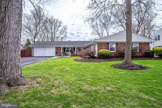 13109 Pebble Ln, Fairfax, VA 22033