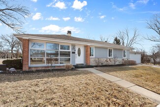 1903 Big Oak Cir, Northbrook, IL 60062