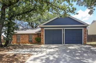 1702 Acorn Dr, Euless, TX 76039