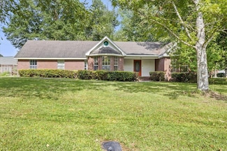 15 Chateau Dr, Petal, MS 39465