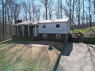 673 Seneca Hills Dr, Elkview, WV 25071