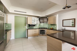 8121 Norton Ave Unit 303, West Hollywood, CA 90046