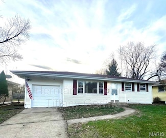 170 Ruth Dr, Florissant, MO 63031