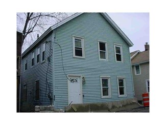 17 Miller Ln, Woonsocket, RI 02895