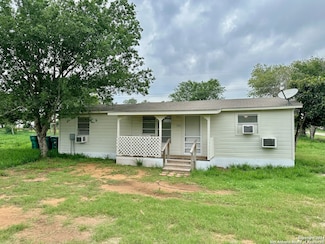 204 Campbell Ave, Jourdanton, TX 78026