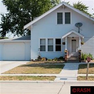 210 W Minnesota St, Le Center, MN 56057
