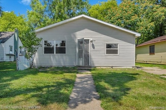 104 W Mansfield Ave, Pontiac, MI 48340