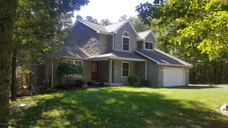 5 Point of Woods, Hazleton, PA 18202