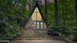 1204 N Baden Dr, Gatlinburg, TN 37738