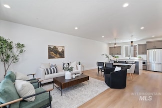1715 S Federal Way, Boise, ID 83705
