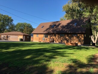 4217 N Riverdale Dr, McHenry, IL 60051