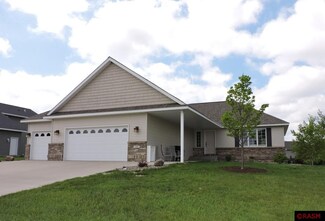 221 Pebble Creek Dr, Mankato, MN 56001