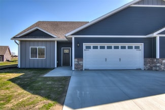 3265 Sunflower Ln, Eau Claire, WI 54703