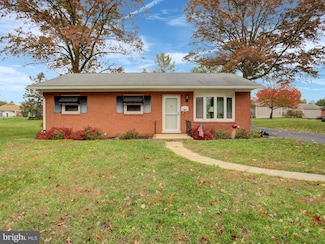81 Laurel Ave, Chambersburg, PA 17201