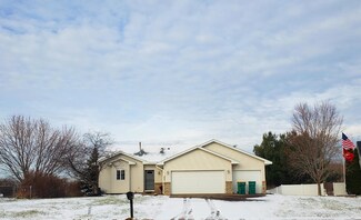 945 Iris Ct S, Cambridge, MN 55008