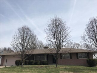 505 S 11th St, Savannah, MO 64485
