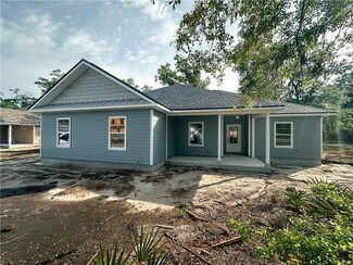 16 Fairwinds Dr, Waverly, GA 31569