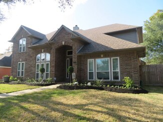 2225 Le Beau Ln, Seabrook, TX 77586