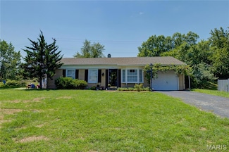 1000 Savoy Ln, Ballwin, MO 63011