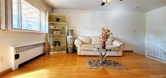 318 Beach 42nd St, Far Rockaway, NY 11691