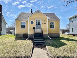 235 W Adams St, Marengo, IA 52301