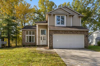 7826 Thornapple Club Dr SE, Ada, MI 49301