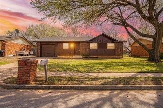704 Meadowlake Dr, Noble, OK 73068