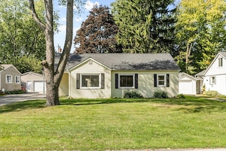 1949 Washington St, Algonac, MI 48001