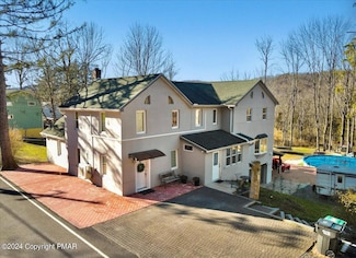 1553 Middle Rd, Stroudsburg, PA 18360