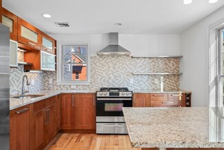 15 High St Unit 1, Salem, MA 01970