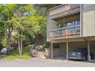 7522 SW Barnes Rd Unit E, Portland, OR 97225