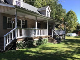 1469 Queen Rd, Clendenin, WV 25045