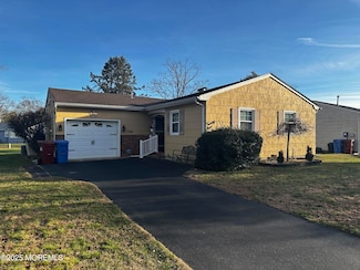 29 Sherwood Ln, Toms River, NJ 08757