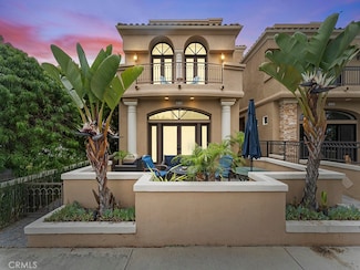 513 Pecan Ave, Huntington Beach, CA 92648