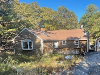 48 Grove St, Plympton, MA 02367
