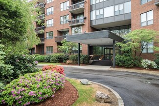 210 Nahanton St Unit 522, Newton Center, MA 02459