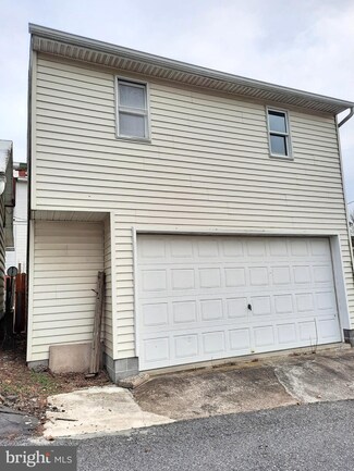 711 State St, Hamburg, PA 19526