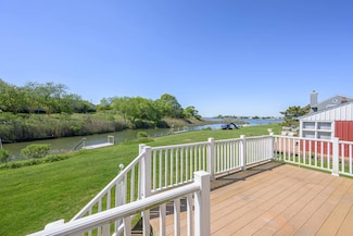 18 Landing Ln, Southampton, NY 11968