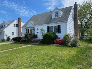 7927 270th St, New Hyde Park, NY 11040