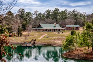 111 Piney Grove Ln, Winchester, TX 78945
