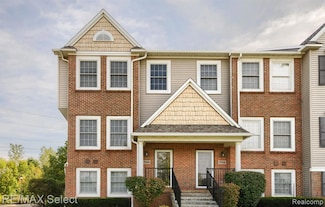 700 Eagle Dr Unit 1, Fenton, MI 48430