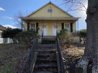 115 3rd St, Jackson, TN 38301