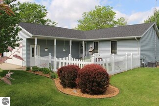1262 Queensway Dr, Weidman, MI 48893