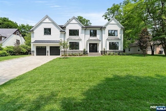 22 Northwood Ave, Demarest, NJ 07627